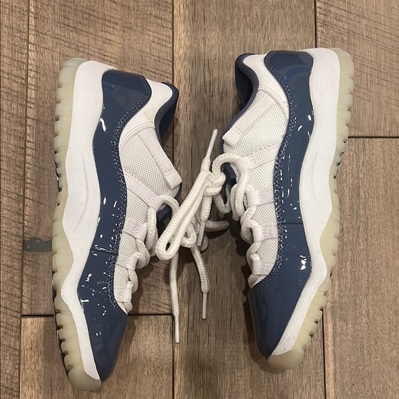 **Brand New** Nike Jordan 11  Retro 3 Y White and Midnight Navy Sneakers - Picture 3 of 5